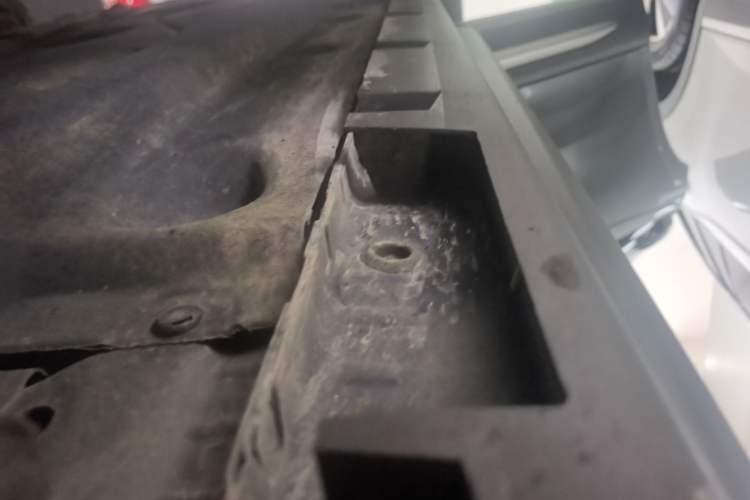 Used Lincoln Corsair 2022 2.0T Two-Wheel Drive Luxury Edition Right Side Sill