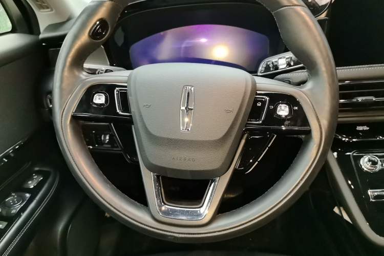 Used Lincoln Corsair 2022 2.0T Two-Wheel Drive Deluxe Edition Steering Wheel