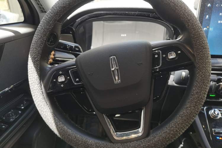 Used Lincoln Corsair 2022 2.0T Two-Wheel Drive Deluxe Edition Steering Wheel