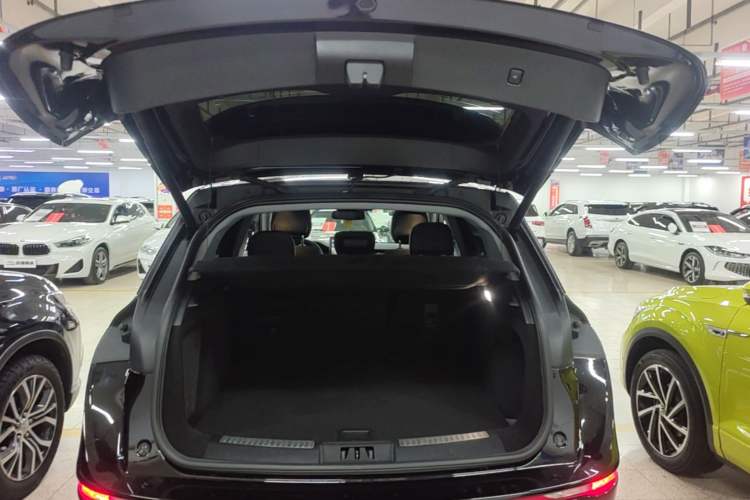 Used Lincoln Corsair 2022 2.0T Two-Wheel Drive Deluxe Edition Trunk