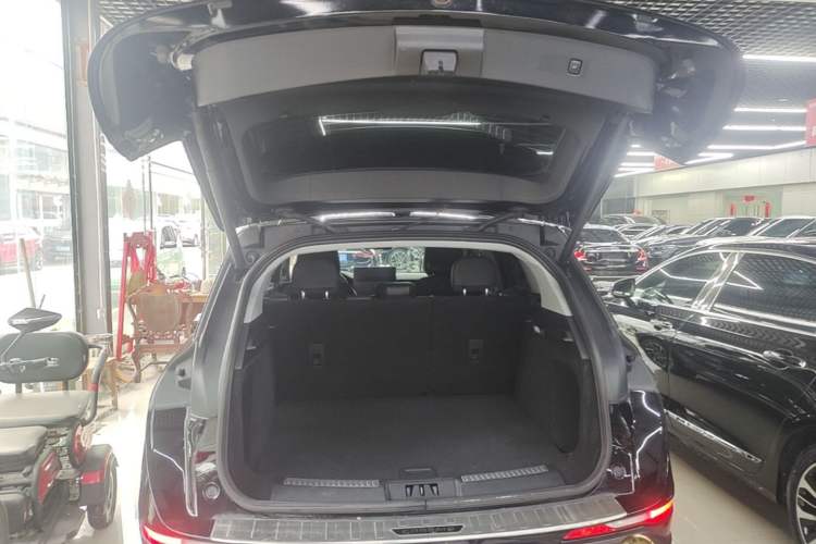 Used Lincoln Corsair 2022 2.0T Two-Wheel Drive Deluxe Edition Trunk