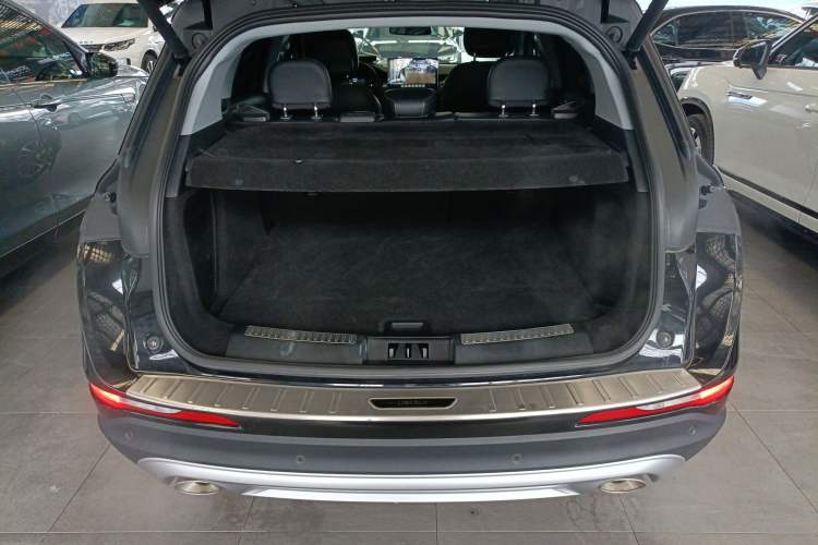 Used Lincoln Corsair 2022 2.0T Two-Wheel Drive Deluxe Edition Trunk