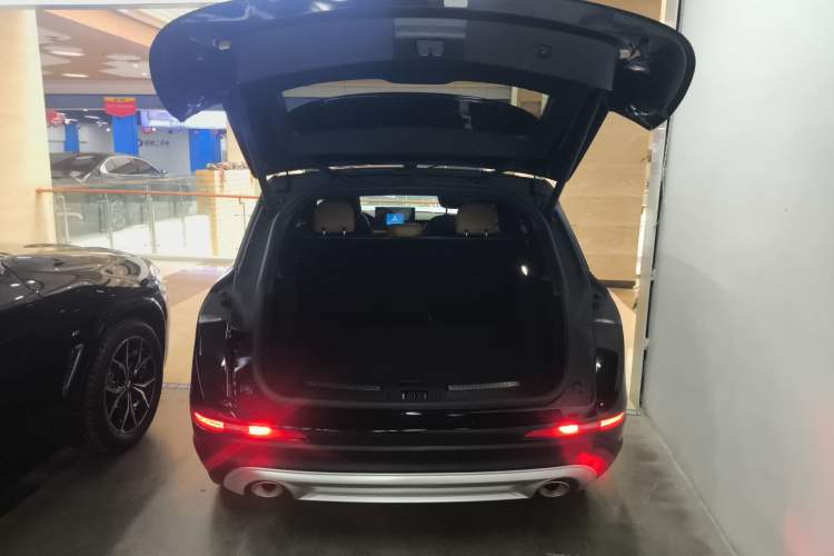 Used Lincoln Corsair 2022 2.0T Two-Wheel Drive Luxury Edition Trunk