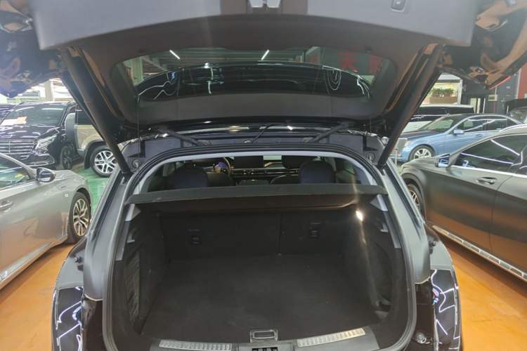Used Lincoln Corsair 2022 2.0T Two-Wheel Drive Deluxe Edition Trunk