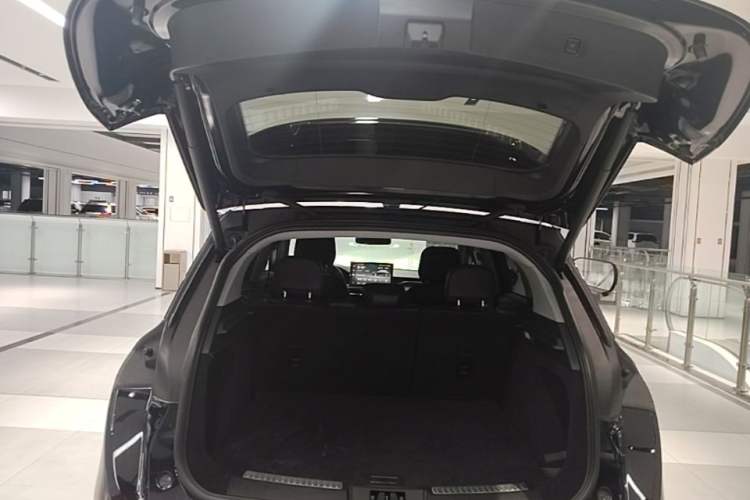 Used Lincoln Corsair 2022 2.0T Two-Wheel Drive Deluxe Edition Trunk