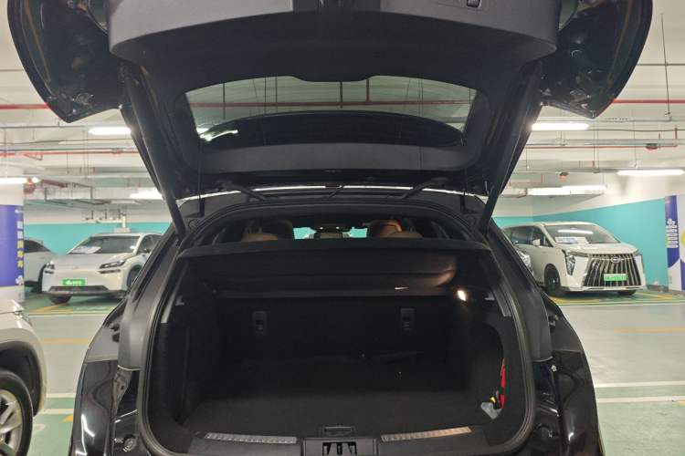 Used Lincoln Corsair 2022 2.0T Two-Wheel Drive Luxury Edition Trunk