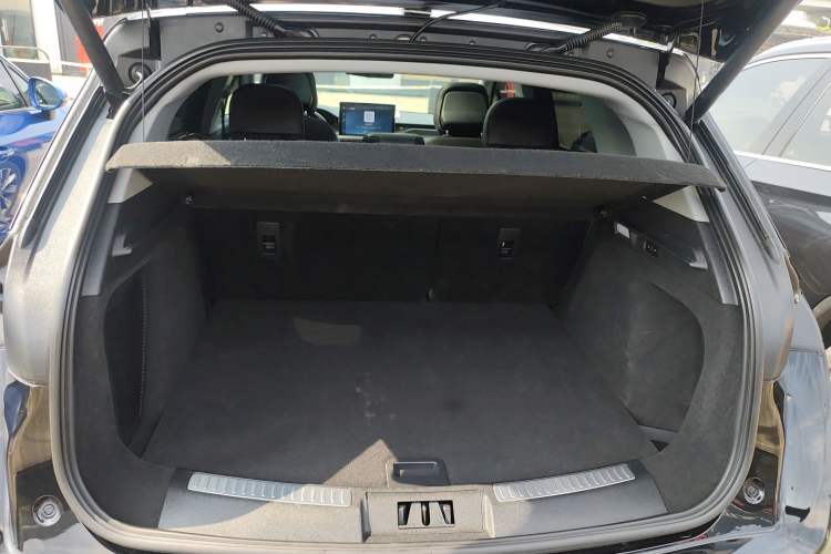 Used Lincoln Corsair 2022 2.0T Two-Wheel Drive Luxury Edition Trunk