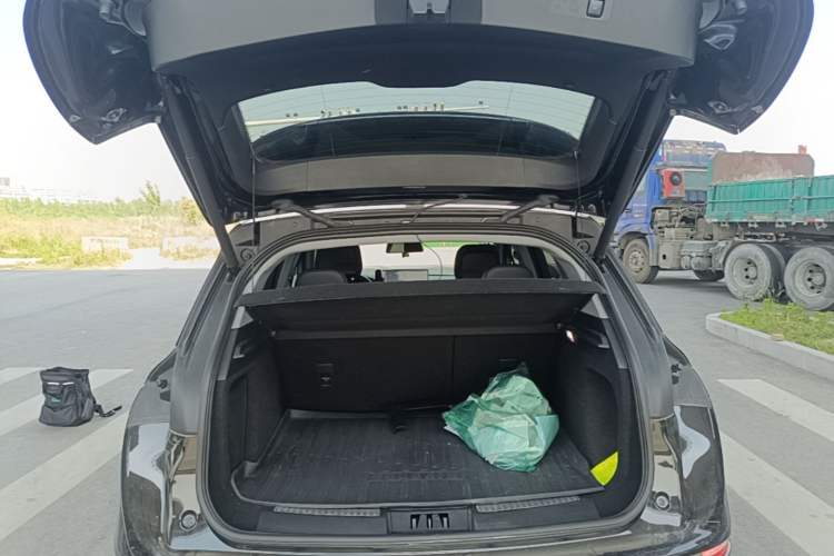 Used Lincoln Corsair 2022 2.0T Two-Wheel Drive Deluxe Edition Trunk