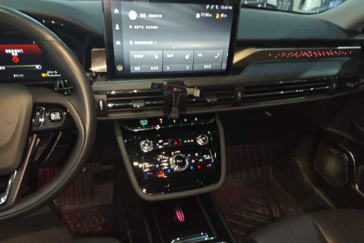 Used Lincoln Corsair 2022 2.0T Two-Wheel Drive Luxury Edition Audio And AC Panel