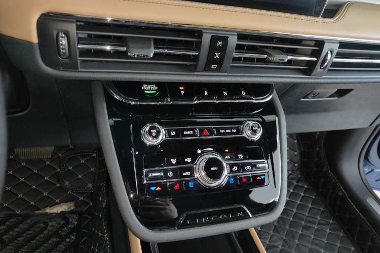 Used Lincoln Corsair 2022 2.0T Two-Wheel Drive Luxury Edition Audio And AC Panel