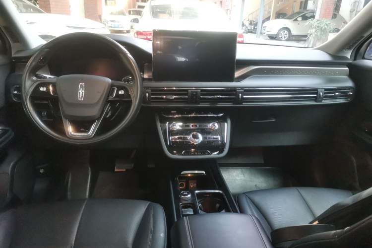 Used Lincoln Corsair 2022 2.0T Two-Wheel Drive Deluxe Edition Center Console