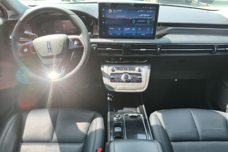 Used Lincoln Corsair 2022 2.0T Two-Wheel Drive Deluxe Edition Center Console