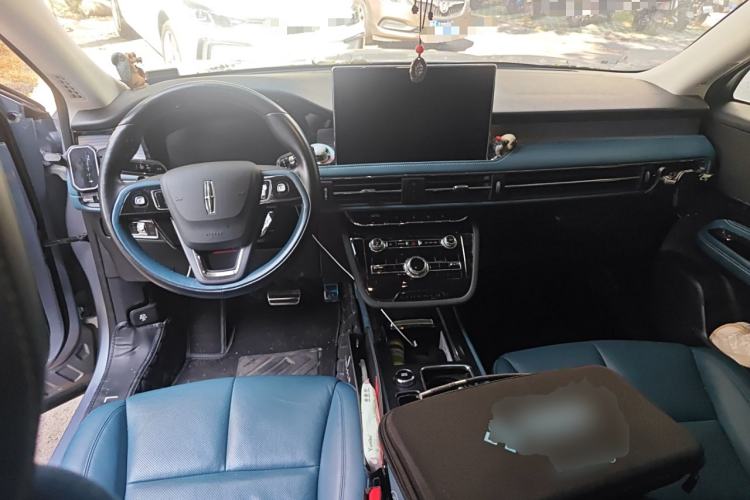 Used Lincoln Corsair 2022 2.0T Two-Wheel-Drive Alaska Glacier Limited Edition Center Console