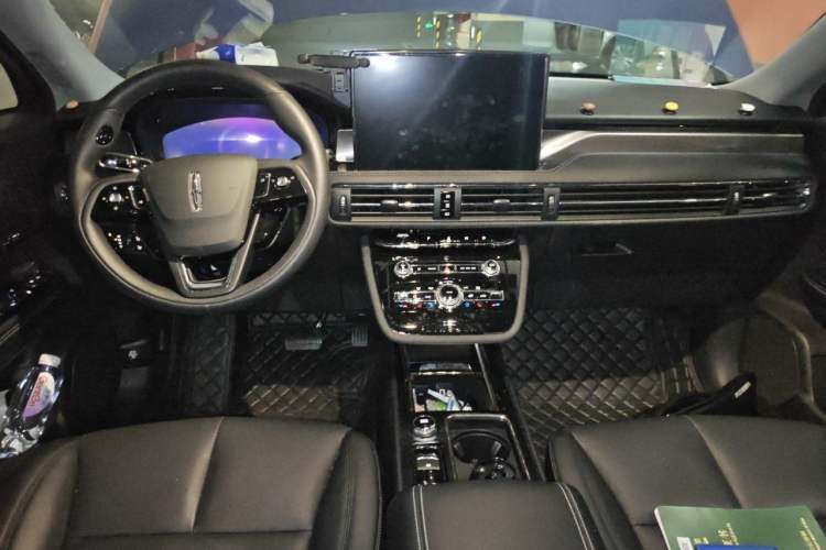Used Lincoln Corsair 2022 2.0T Two-Wheel Drive Deluxe Edition Center Console