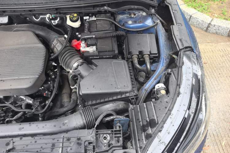 Used Lincoln Corsair 2022 2.0T Two-Wheel Drive Deluxe Edition Engine Bay Left