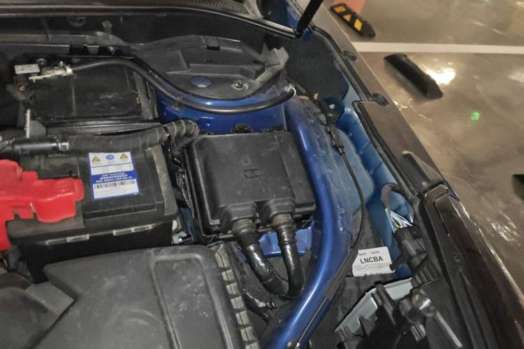 Used Lincoln Corsair 2022 2.0T Two-Wheel Drive Deluxe Edition Engine Bay Left