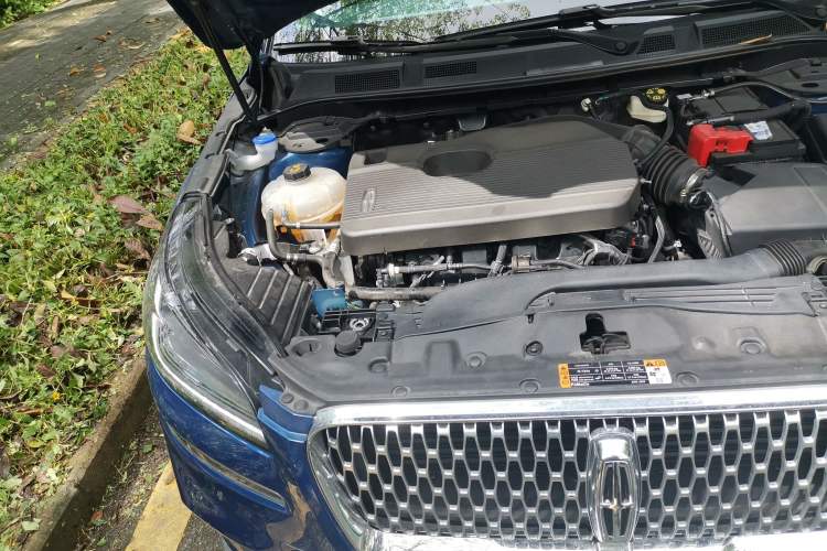 Used Lincoln Corsair 2022 2.0T Two-Wheel Drive Luxury Edition Engine Bay Right