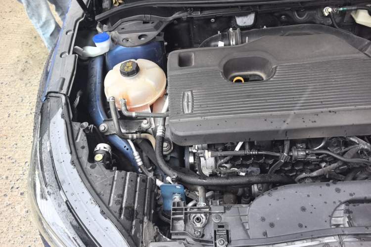 Used Lincoln Corsair 2022 2.0T Two-Wheel Drive Deluxe Edition Engine Bay Right