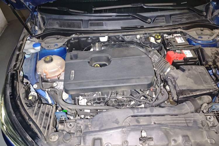 Used Lincoln Corsair 2022 2.0T Two-Wheel Drive Deluxe Edition Engine Bay Right