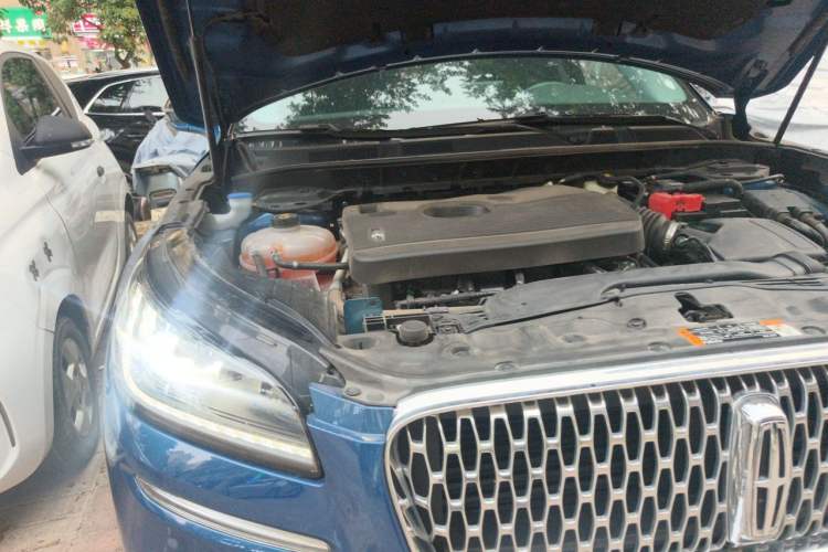 Used Lincoln Corsair 2022 2.0T Two-Wheel Drive Deluxe Edition Engine Bay Right