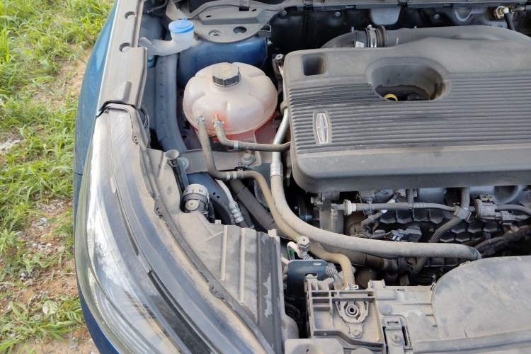 Used Lincoln Corsair 2022 2.0T Two-Wheel Drive Luxury Edition Engine Bay Right
