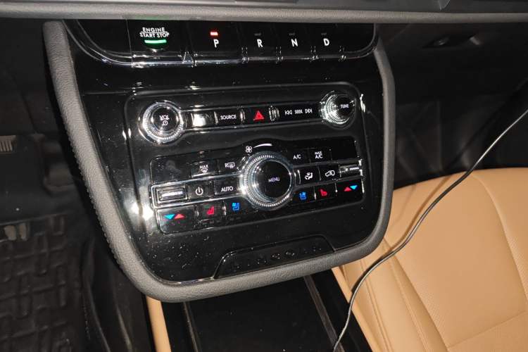 Used Lincoln Corsair 2022 2.0T Two-Wheel Drive Deluxe Edition Gear Lever