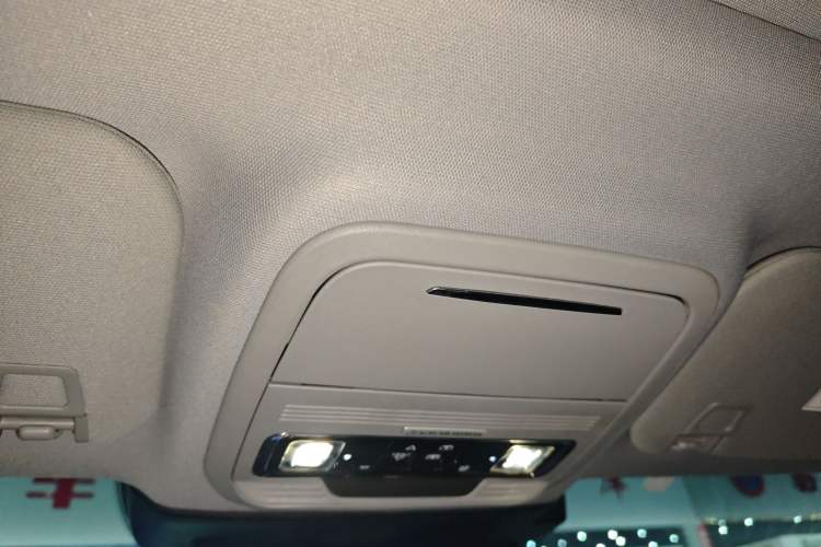 Used Lincoln Corsair 2022 2.0T Two-Wheel Drive Luxury Edition Headliner