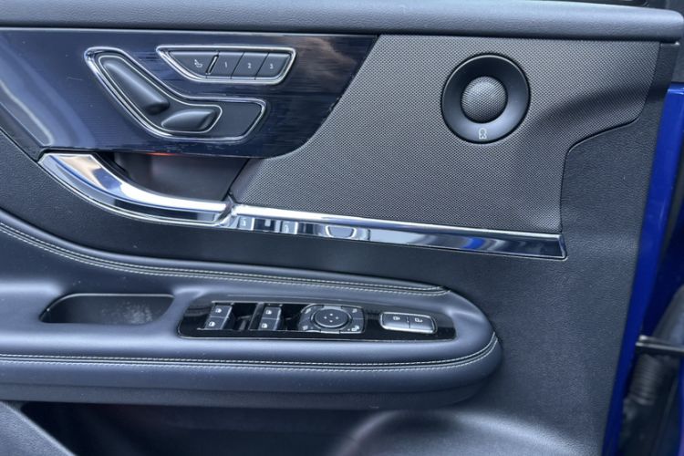 Used Lincoln Corsair 2022 2.0T Two-Wheel Drive Luxury Edition Interior 11