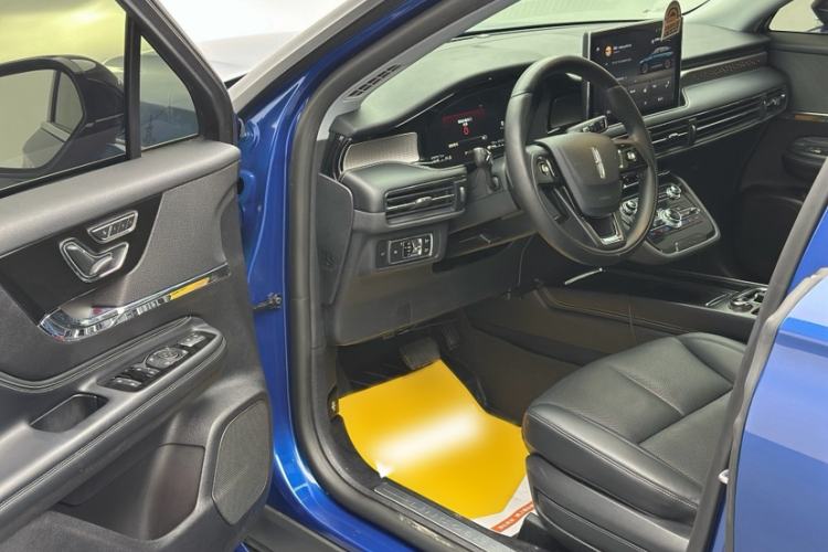 Used Lincoln Corsair 2022 2.0T Two-Wheel Drive Deluxe Edition Interior 4