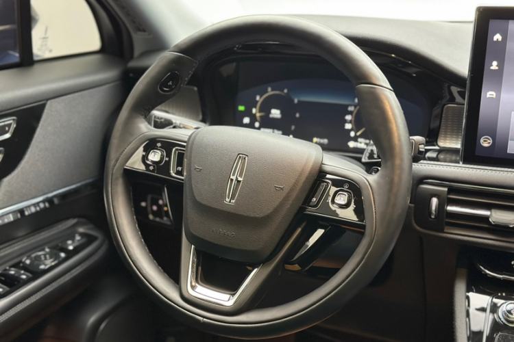 Used Lincoln Corsair 2022 2.0T Two-Wheel Drive Deluxe Edition Interior 6