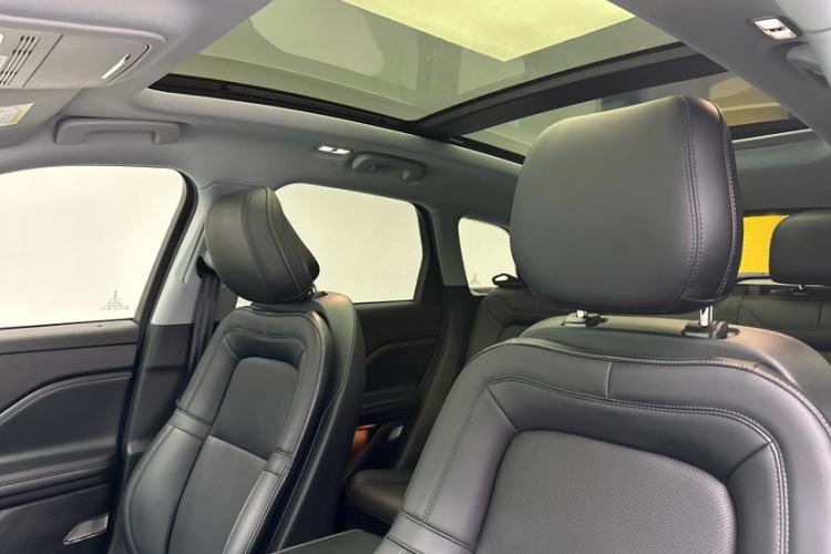 Used Lincoln Corsair 2022 2.0T Two-Wheel Drive Deluxe Edition Interior 7