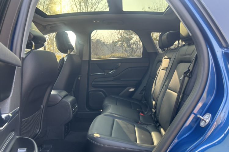 Used Lincoln Corsair 2022 2.0T Two-Wheel Drive Luxury Edition Interior 8