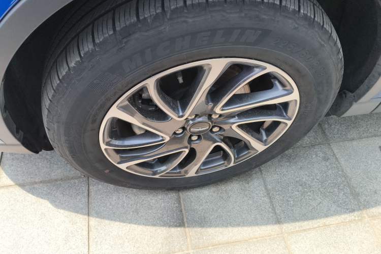 Used Lincoln Corsair 2022 2.0T Two-Wheel Drive Deluxe Edition Left Front Wheel Hub
