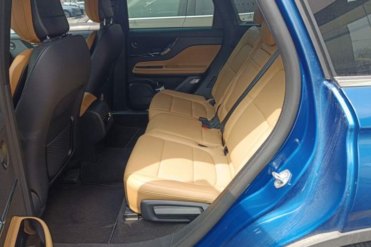 Used Lincoln Corsair 2022 2.0T Four-Wheel Drive Prestige Edition Left Rear Seat