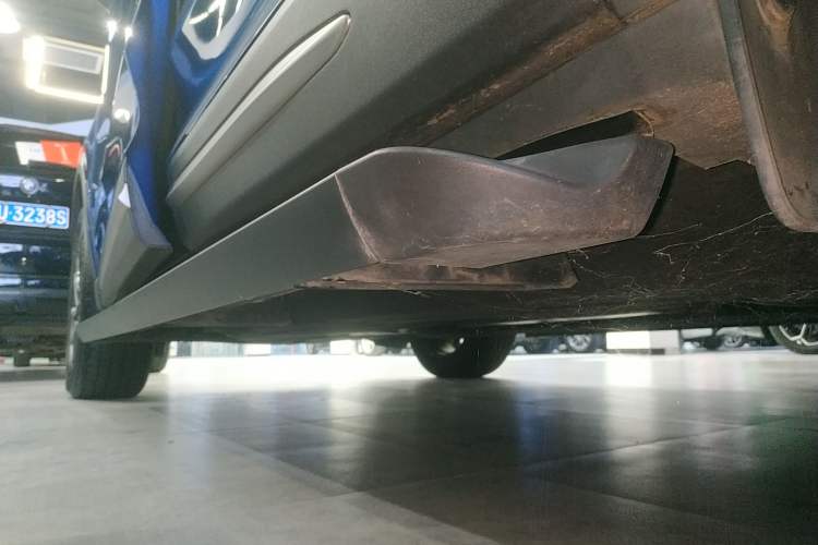 Used Lincoln Corsair 2022 2.0T Two-Wheel Drive Deluxe Edition Left Side Sill