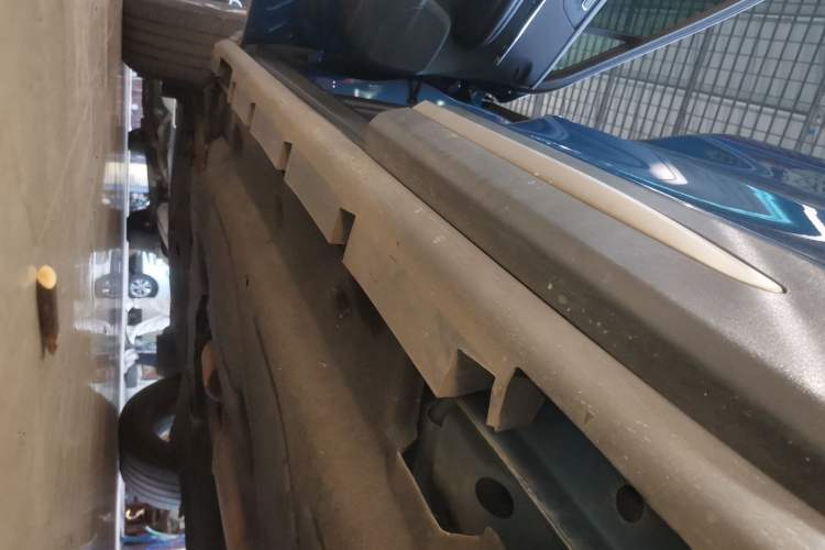 Used Lincoln Corsair 2022 2.0T Two-Wheel Drive Deluxe Edition Left Side Sill