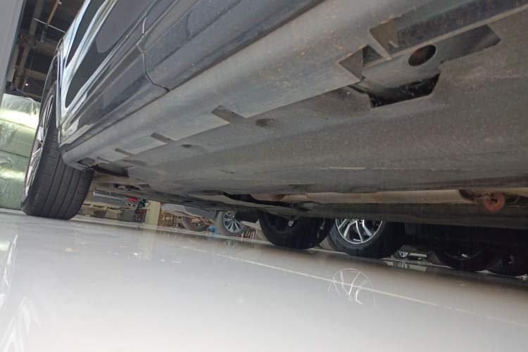 Used Lincoln Corsair 2022 2.0T Two-Wheel Drive Luxury Edition Left Side Sill
