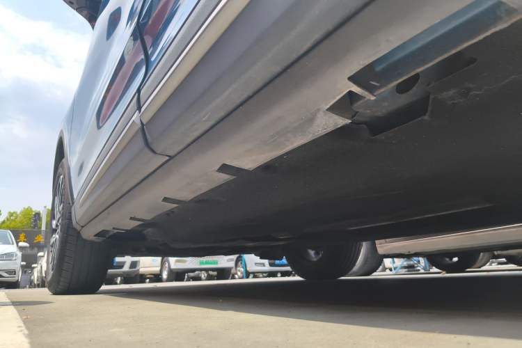 Used Lincoln Corsair 2022 2.0T Two-Wheel Drive Deluxe Edition Left Side Sill