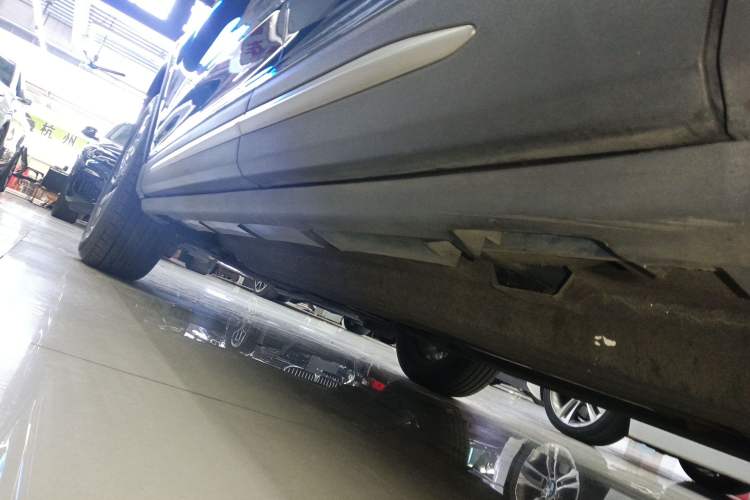 Used Lincoln Corsair 2022 2.0T Two-Wheel Drive Deluxe Edition Left Side Sill