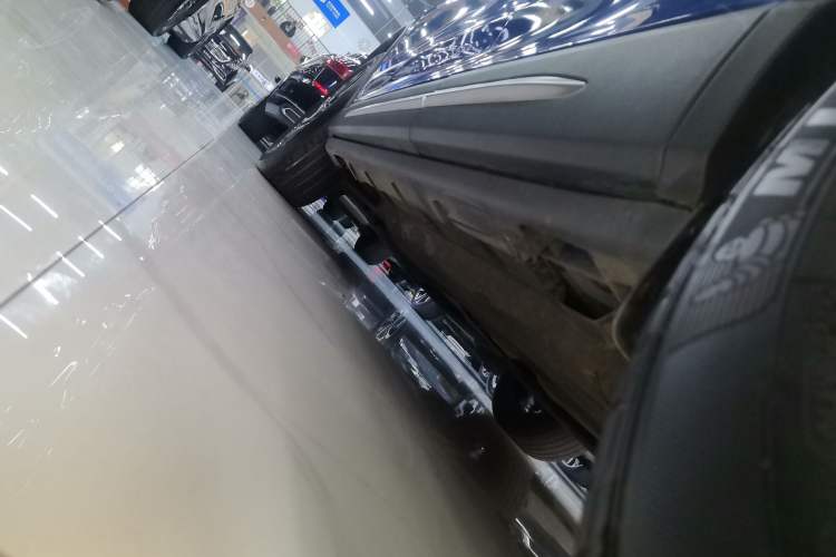Used Lincoln Corsair 2022 2.0T Two-Wheel Drive Deluxe Edition Left Side Sill