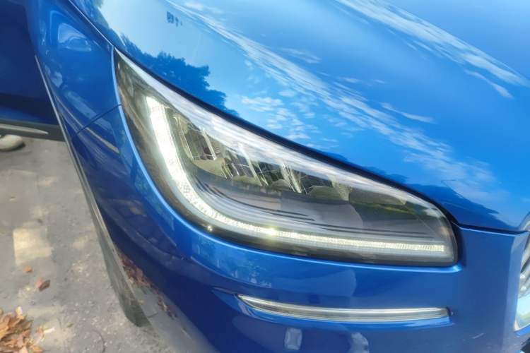 Used Lincoln Corsair 2022 2.0T Two-Wheel Drive Deluxe Edition Right Front Headlight