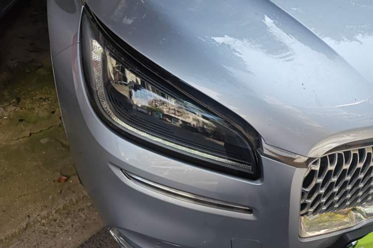 Used Lincoln Corsair 2022 2.0T Two-Wheel-Drive Alaska Glacier Limited Edition Right Front Headlight
