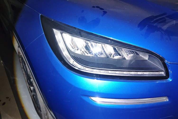 Used Lincoln Corsair 2022 2.0T Two-Wheel Drive Deluxe Edition Right Front Headlight