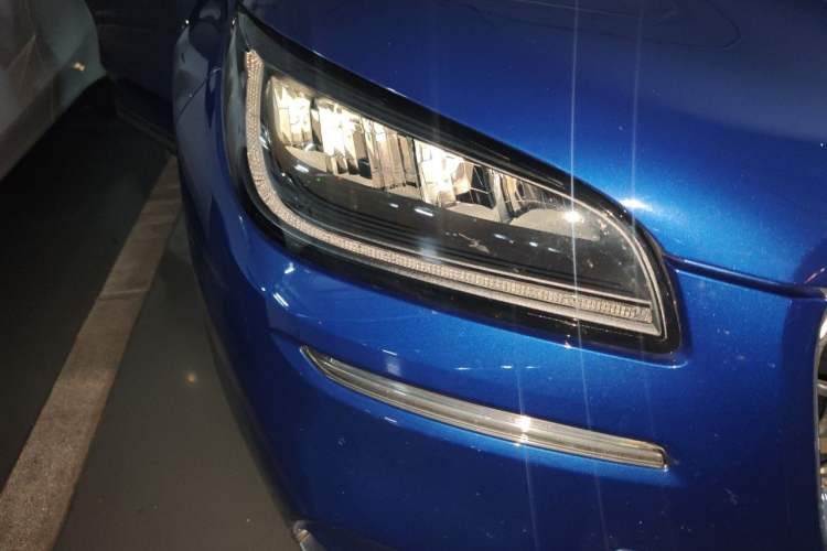 Used Lincoln Corsair 2022 2.0T Two-Wheel Drive Luxury Edition Right Front Headlight