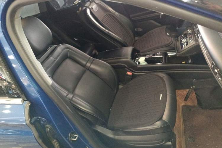 Used Lincoln Corsair 2022 2.0T Two-Wheel Drive Deluxe Edition Right Front Seat