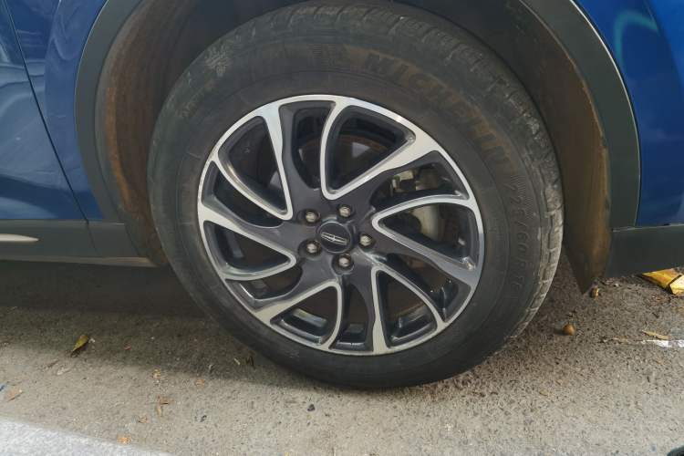 Used Lincoln Corsair 2022 2.0T Two-Wheel Drive Deluxe Edition Right Front Wheel Hub