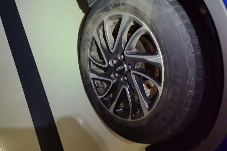 Used Lincoln Corsair 2022 2.0T Two-Wheel Drive Deluxe Edition Right Front Wheel Hub