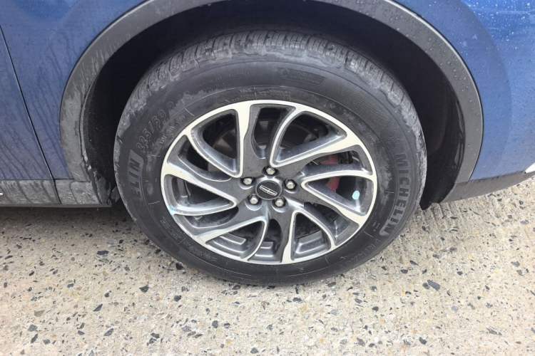 Used Lincoln Corsair 2022 2.0T Two-Wheel Drive Deluxe Edition Right Front Wheel Hub