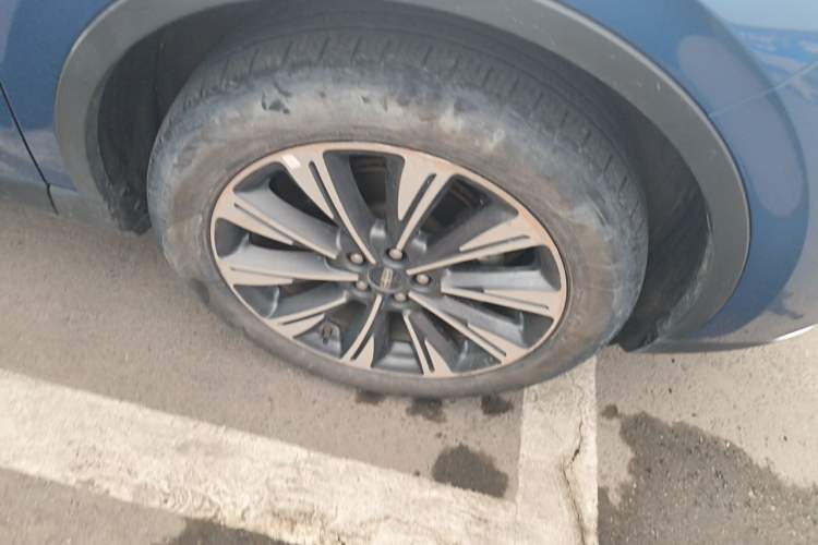 Used Lincoln Corsair 2022 2.0T Two-Wheel Drive Luxury Edition Right Front Wheel Hub