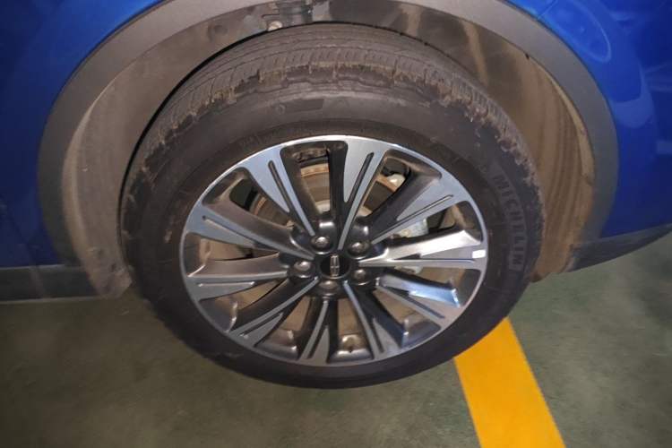 Used Lincoln Corsair 2022 2.0T Two-Wheel Drive Deluxe Edition Right Front Wheel Hub